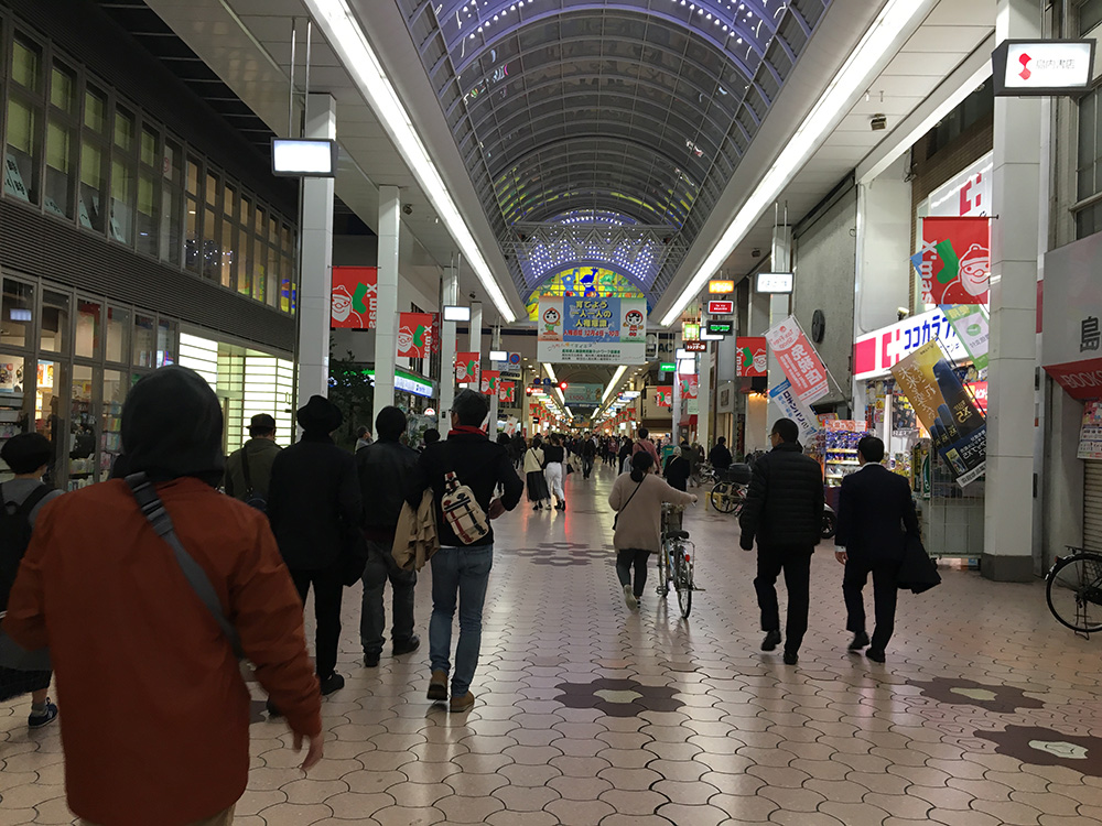 12月1日に江陽小学校の同窓会があったので夜の高知市内を散策しながら会場に向かいました。